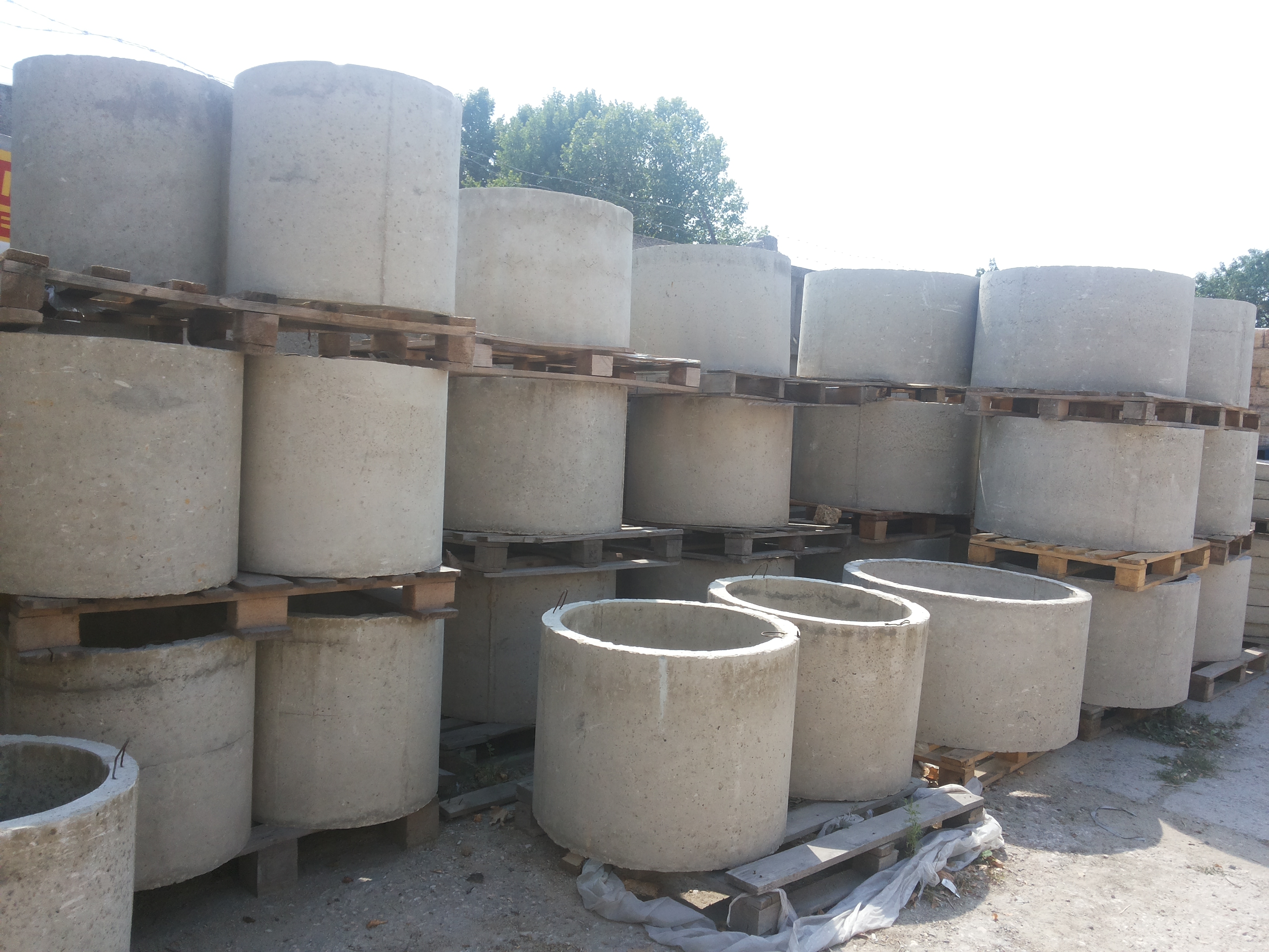 Установка бетонных колец для канализации